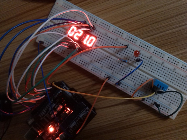 用 Ardunio 做的电子温度计 摄于家中